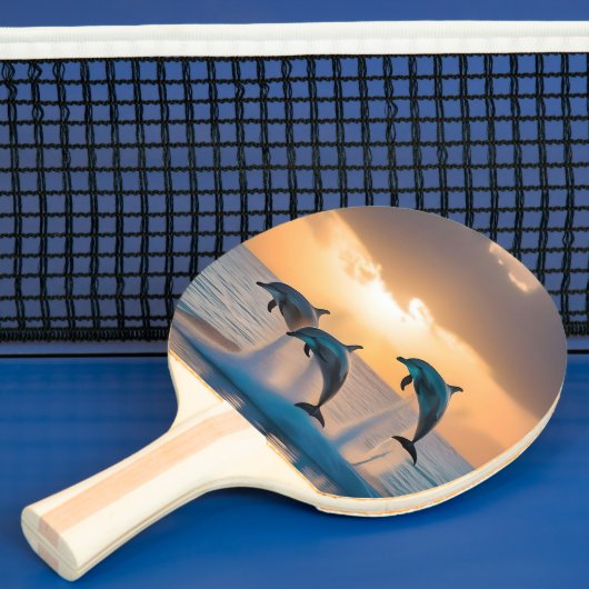 Dansen in de schemering: drie springende dolfijnen tafeltennisbatje (Insitu)