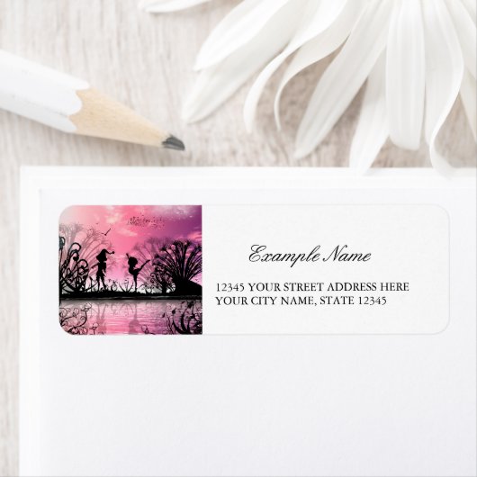 Dansen op violette muziek in een fantasiewereld etiket (Insitu)