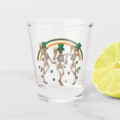 Dansen Skeletten met Bier en Shamrocks Shot Glas (Voorkant)