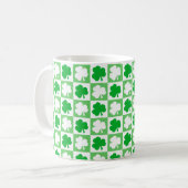 Dansend Green en White Shamrocks Irish Koffiemok (Voorkant links)