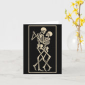 Dansend Skelet Koppel Romantische Gotische Hallowe Kaart (Gele Bloem)