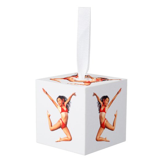 Dansende Bikini Model Thunder_Cove Decoratie (Voorkant hoekig)