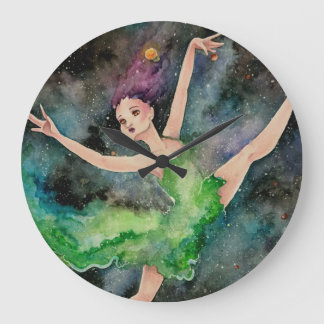 Dansende klok met het universum aan de muur