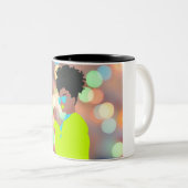 Dansende koningin. tweekleurige koffiemok (Voorkant rechts)