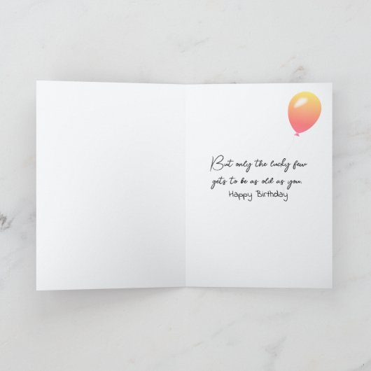 Dansende oude dame voor het ouder worden kaart (Binnen)