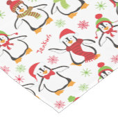 Dansende Penguins Red en Green Pattern Kerstmis Korte Tafelloper (Hoek)