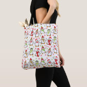 Dansende Penguins Red en Green Pattern Kerstmis Tote Bag (Dichtbij)