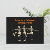 Dansende Skeletten Halloween Birthday Party nodigt Kaart (Staand voorkant)