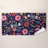 dansende skeletten in het bloemtuinpatroon badhanddoek (Badhanddoek)