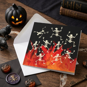 Dansende skeletten op vuur vlammen voor Halloween Kaart