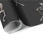 Dansende skeletten op zwart cadeaupapier (Rol Hoek)