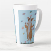 Dansende Welsh Corgi met Vlinders Latte Mok (Rechterhoek)