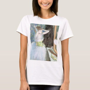 Danseres in haar kleedkamer door Edgar Degas T-shirt