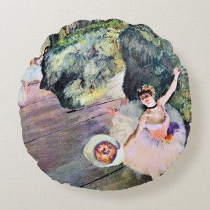 Danseres met een Bloemenboeket door Edgar Degas Rond Kussen