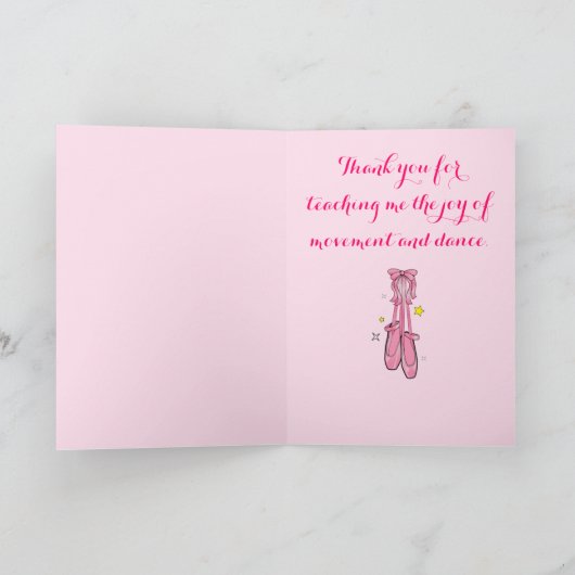 Dansleraar bedankt met hangende balletschoenen (Binnen)