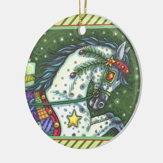 DAPPELGRIJS IN EEN ÉÉN PAARD OPEN SLEE, KLEURRIJK KERAMISCH ORNAMENT (Links)