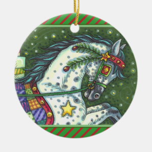 DAPPELGRIJS IN EEN ÉÉN PAARD OPEN SLEE, KLEURRIJK KERAMISCH ORNAMENT