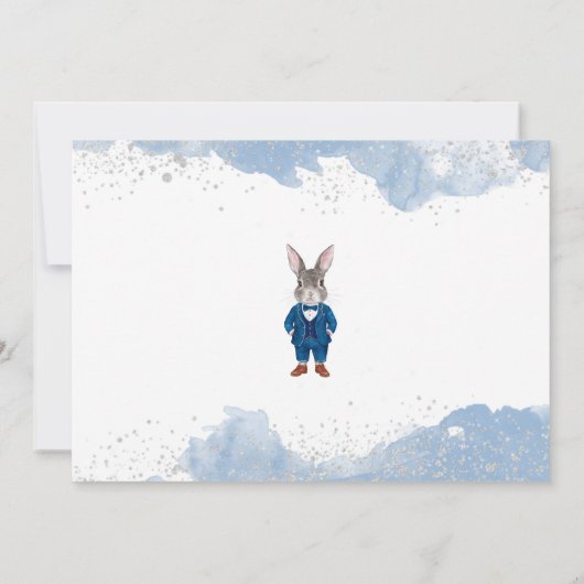 Dapper konijn in een blauw pak jongen verjaardagsf kaart (Achterkant)