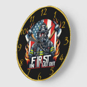 Dappere brandweerman is trots grote klok (Hoek)