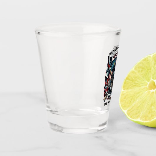 Dappere brandweerman is trots shot glas (Links)