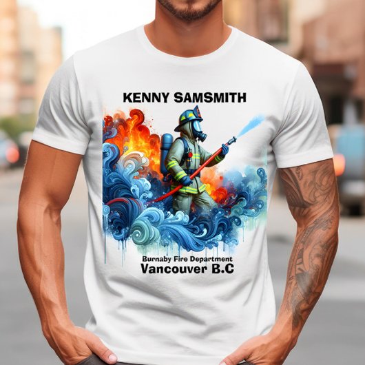 Dappere brandweerman vecht tegen vlammen met water t-shirt