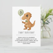 Dappere bruine Dino met groene vlinderdas verjaard Kaart (Staand voorkant)
