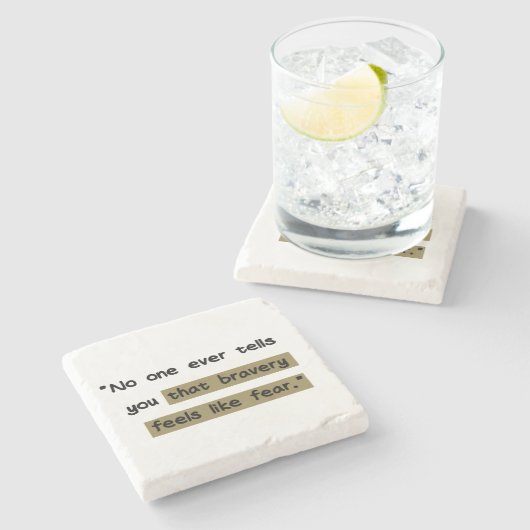 Dapperheid voelt als angst | Motivatie prijsopgave Stenen Onderzetter (Zijkant)