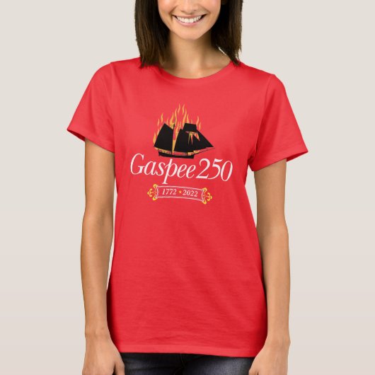 DAR Gaspee250 - Cursief Logo op rood T-shirt (Voorkant)