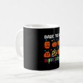 Dare to be Difference Pumpkin Autism Halloween Koffiemok (Voorkant links)