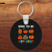 Dare to be Difference Pumpkin Autism Halloween Sleutelhanger (Voorkant)