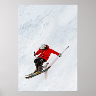 Daring Skier die naar een steile helling vliegt Poster