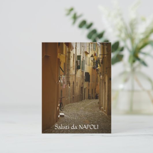 Dark alley in Napels, briefkaart Italiaanse tekst (Staand voorkant)