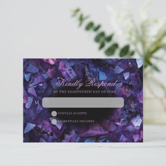Dark Amethyst Boho Witch Crystals Black Wedding RSVP Kaartje (Staand voorkant)