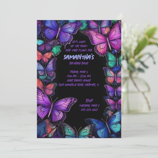 Dark Amethyst Wings verjaardagsuitnodiging Kaart (Staand voorkant)