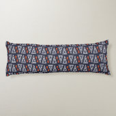 Dark Blue and Red Geometric Triangles Pattern Lichaamskussen (Achterkant)