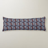 Dark Blue and Red Geometric Triangles Pattern Lichaamskussen (Voorkant)