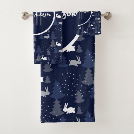 DARK BLUE CHRISTMAS WINTER TREES EN BUNNIES BAD HANDDOEK (Insitu)