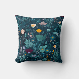 Dark Botanical Floral Pattern Sierkussen
