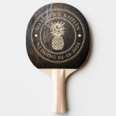 Dark Chopping Block Pineapple Wedding Crest & Name Tafeltennisbatje (Achterkant)