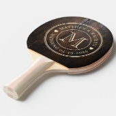 Dark Chopping Block Wedding Monogram Heart Tafeltennisbatje (Voorkant Gekanteld)