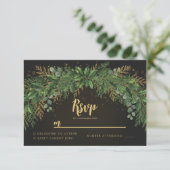 Dark Christmas Greenery Arch Wedding RSVP Card (Staand voorkant)