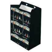 Dark Christmas Tree Pattern Wrapping Paper Medium Cadeauzakje (Achterkant Gekanteld)