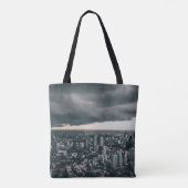 DARK CLOUD BOVEN STADSGEBOUWEN TOTE BAG (Achterkant)