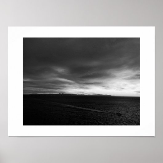 Dark Clouds Boot Zwart-wit Fotografie Poster (Voorkant)
