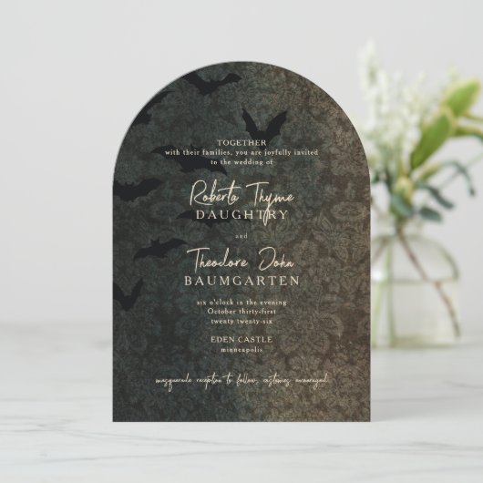 Dark Damask Romance Halloween bruiloft uitnodiging (Staand voorkant)