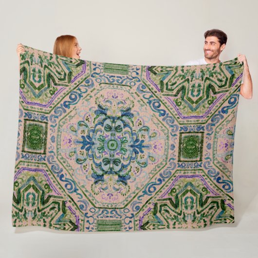 Dark Earth Damask-y Quatrefoil Fleece Deken (In situ)