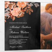 Dark Gray Rustic Earthy Terracotta Floral Wedding Drieluik Uitnodiging (Binnenzijde eerst)