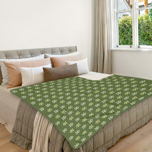 Dark Green Triangle Pattern Sherpa Blanket Deken