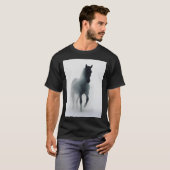 Dark Horse in Fog – Ethereal Mystical Wall Art T-shirt (Voorkant volledig)