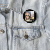 Dark Humor Doll Smoking Selfie Parodie Ronde Button 5,7 Cm (In situ)
